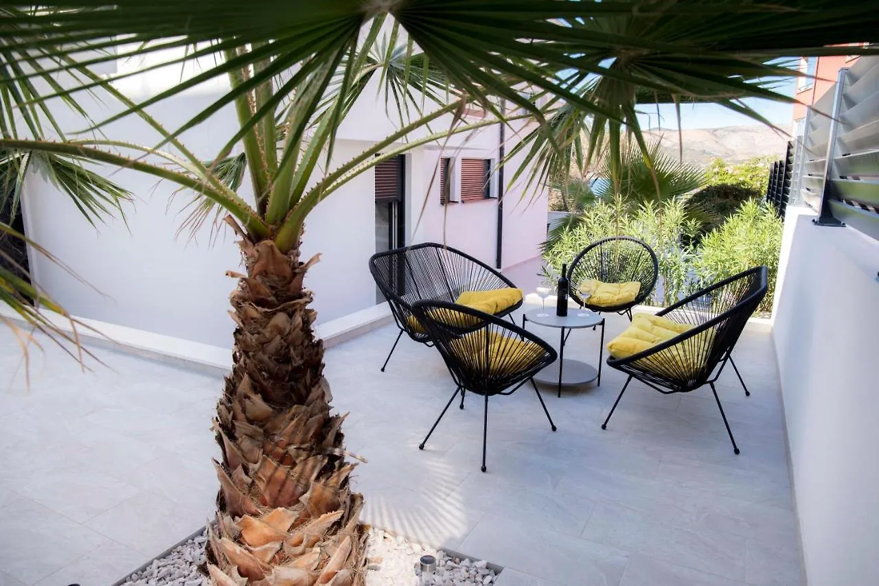 Luxury Apartment Rados location